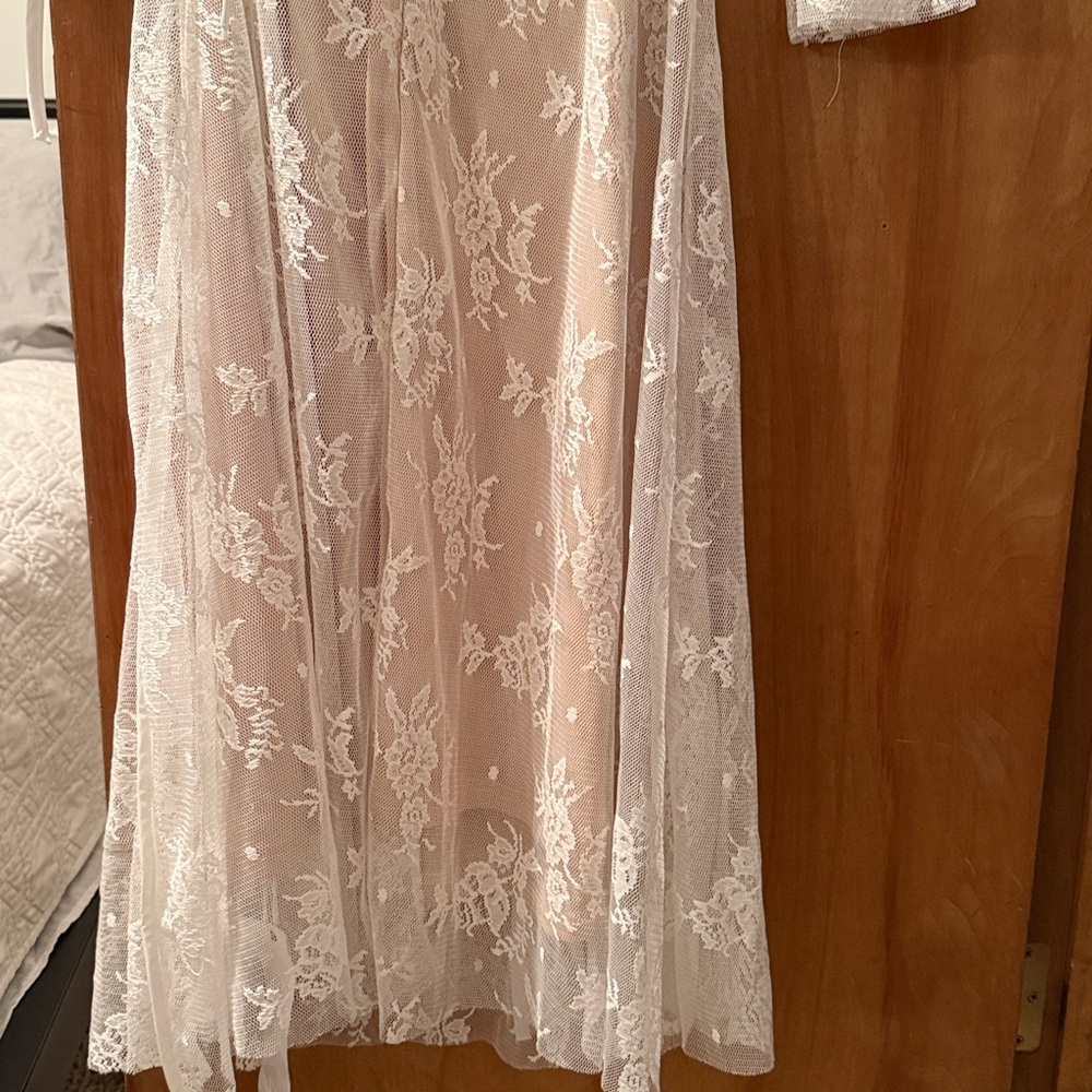 Elegant White Lace Maxi Dress - Picture 9 of 10